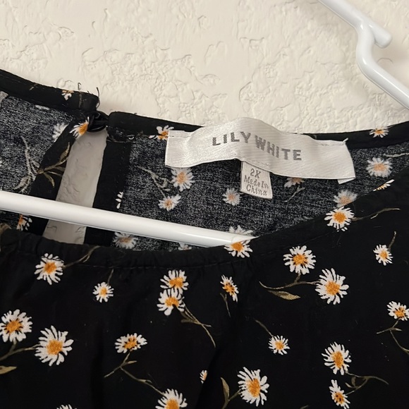 Lily White black floral blouse - Picture 2 of 3